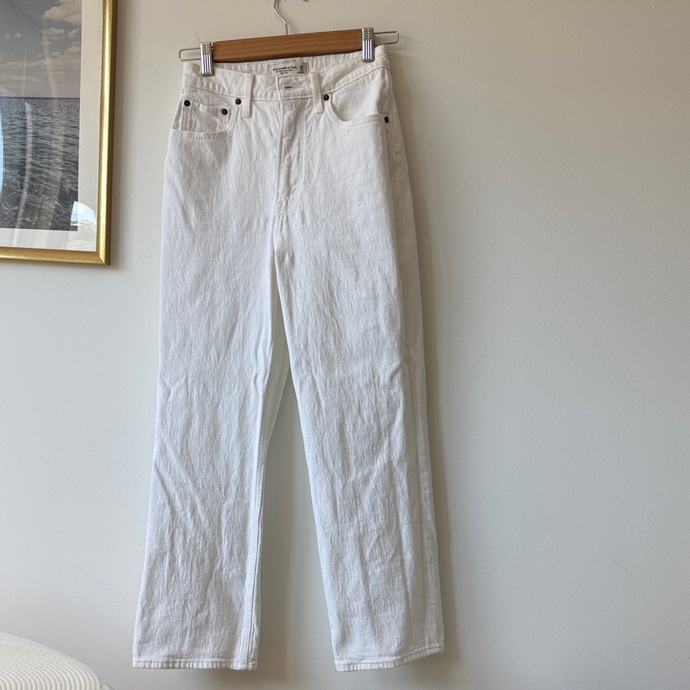 Abercrombie & Fitch Women's 90s Relaxed High Rise Jeans - White